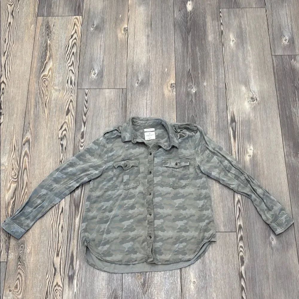 American Eagle Camouflage Long Sleeve button-down shirt